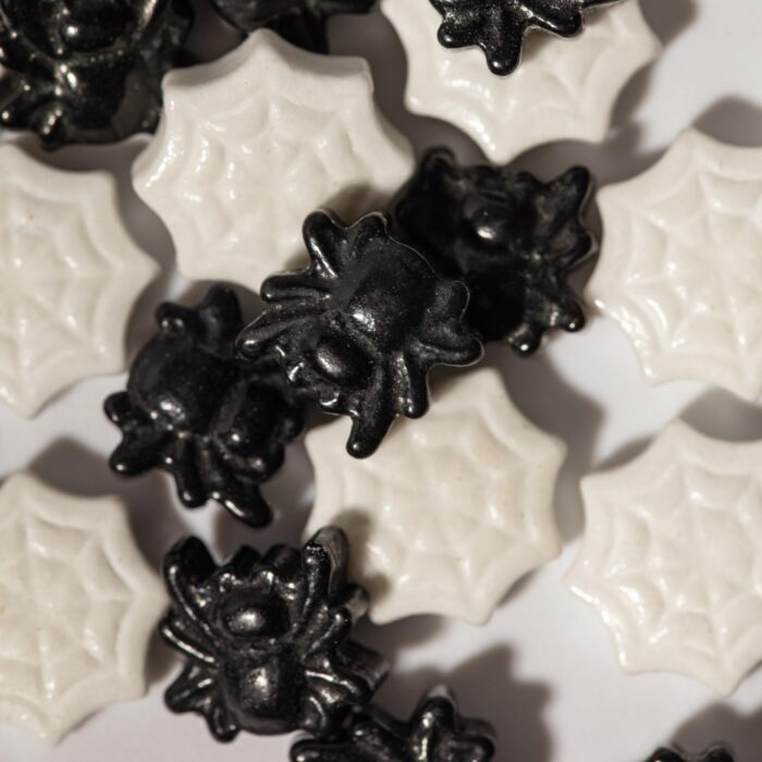 Sprinkles decorativos con Charms de Halloween – Arañas (25g) - Imagen 3